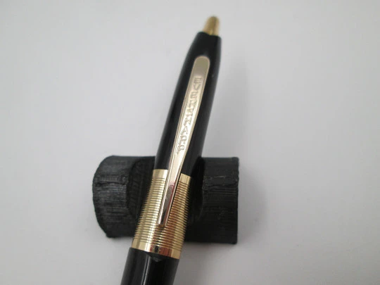 Eversharp ball point pen. Black plastic and gold plated. Push button system. 1950's. USA