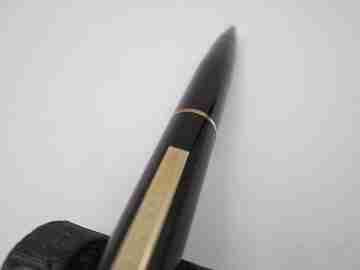 Eversharp Skyline mechanical pencil. Garnet resin & gold plated. 1940's. USA