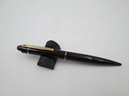 Eversharp Skyline mechanical pencil. Garnet resin & gold plated. 1940's. USA