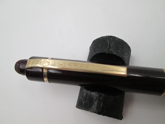 Eversharp Skyline mechanical pencil. Garnet resin & gold plated. 1940's. USA