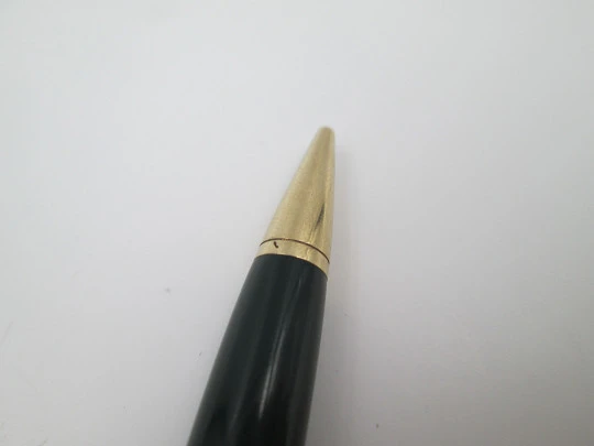 Eversharp. Green plastic body and gold plated cap. Push mechanism. 1950's. USA