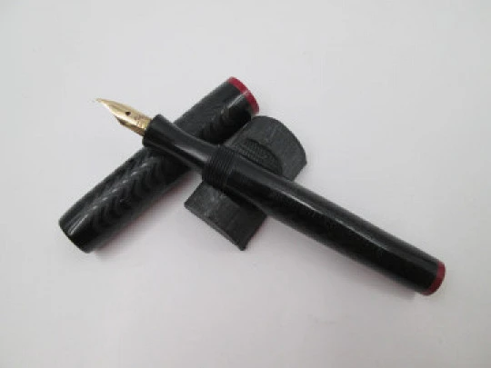 Eversmooth. Black hard rubber and red ends. 14 karat gold nib. Lever filler system. 1920's