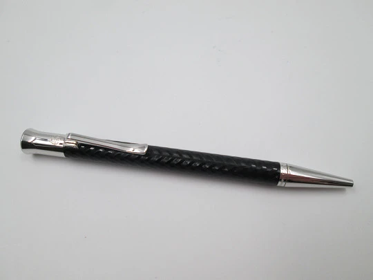 Faber-Castell Chevron. Resina negra con guilloché y metal rodiado. Giratorio. 2010