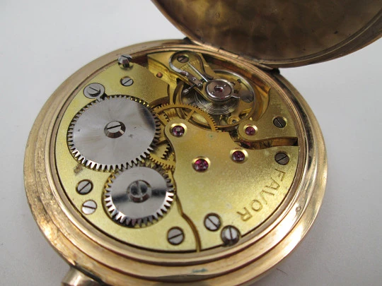 Favor hunter-case pocket watch. Gold plated metal. Stem-wind. Porcelain dial. 1920's