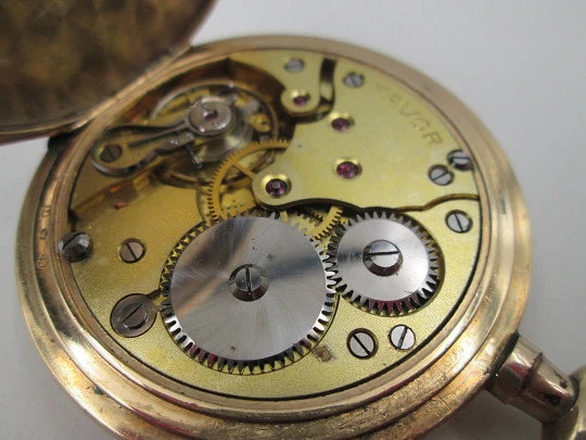Favor hunter-case pocket watch. Gold plated metal. Stem-wind. Porcelain dial. 1920's
