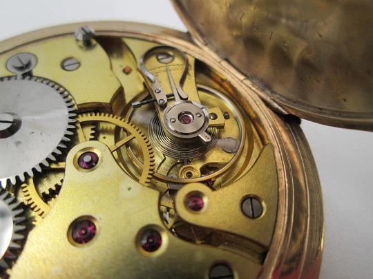 Favor hunter-case pocket watch. Gold plated metal. Stem-wind. Porcelain dial. 1920's