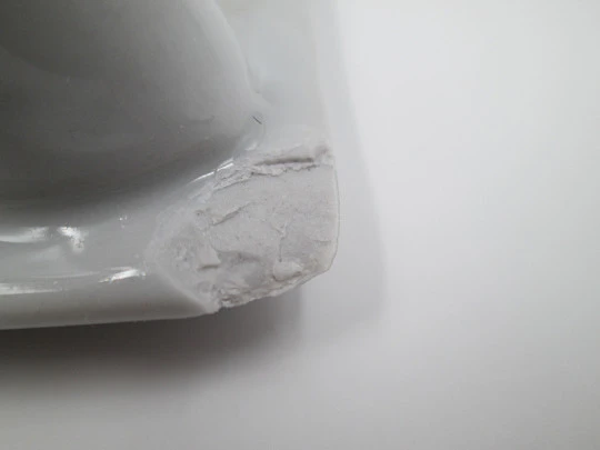 Female legs letter stand / holder. White and red ceramic. 1960's Female legs letter stand / holder. White and red ceramic. 1960's