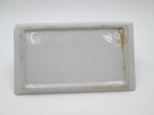 Female legs letter stand / holder. White and red ceramic. 1960's Female legs letter stand / holder. White and red ceramic. 1960's