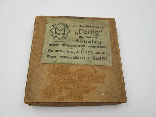 Fertig self adjusting letter scale. Philipp Jakob Maul. Box. 1900's. Brass & cast iron