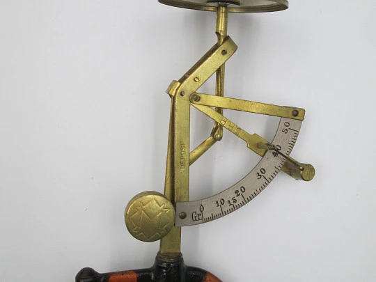 Fertig self adjusting letter scale. Philipp Jakob Maul. Box. 1900's. Brass & cast iron