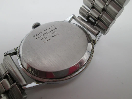 Festina. Acero y metal cromado. Cuerda manual. Segundero. Brazalete. 1950. Suiza