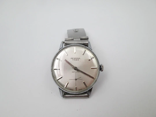 Festina. Acero y metal cromado. Cuerda manual. Segundero. Brazalete. 1950. Suiza