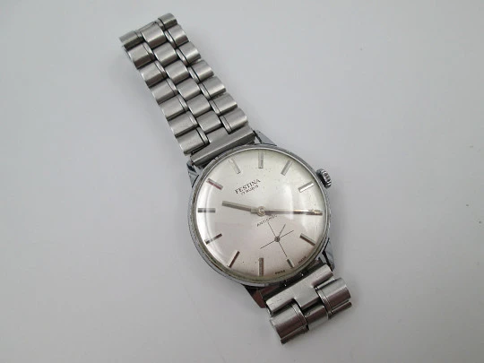 Festina. Acero y metal cromado. Cuerda manual. Segundero. Brazalete. 1950. Suiza