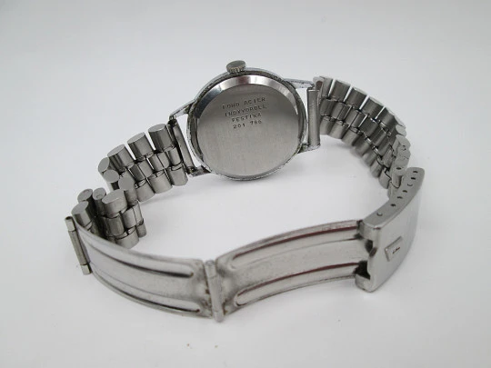 Festina. Acero y metal cromado. Cuerda manual. Segundero. Brazalete. 1950. Suiza