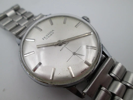 Festina. Acero y metal cromado. Cuerda manual. Segundero. Brazalete. 1950. Suiza