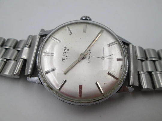 Festina. Steel and chromed metal. Manual wind. Small seconds hand. Bracelet. 1950's