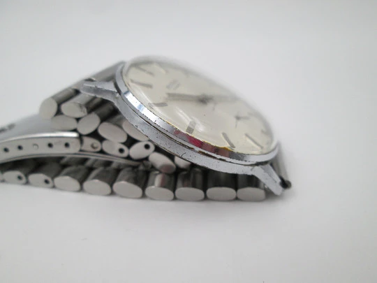 Festina. Steel and chromed metal. Manual wind. Small seconds hand. Bracelet. 1950's