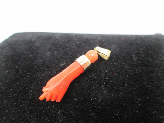 Figa / higa big pendant. Red hand. 18k gold & coral. Amulet. Spain. 1940's