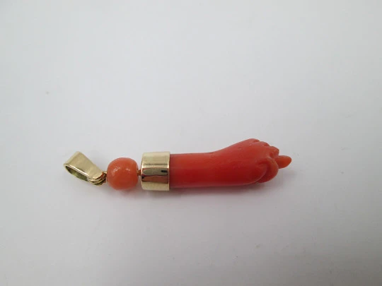 Figa / higa big pendant. Red hand. 18k gold & coral. Amulet. Spain. 1940's