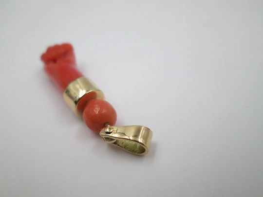 Figa / higa big pendant. Red hand. 18k gold & coral. Amulet. Spain. 1940's