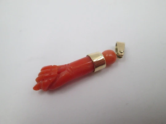 Figa / higa big pendant. Red hand. 18k gold & coral. Amulet. Spain. 1940's