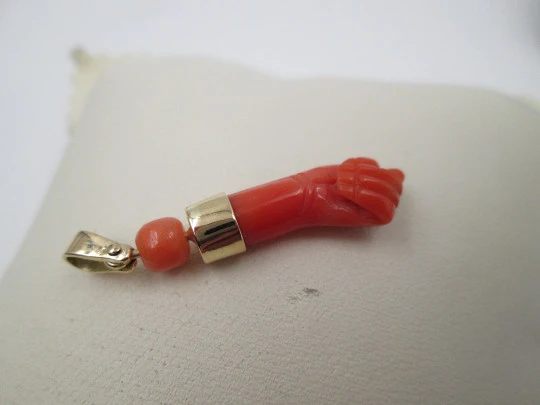 Figa / higa big pendant. Red hand. 18k gold & coral. Amulet. Spain. 1940's