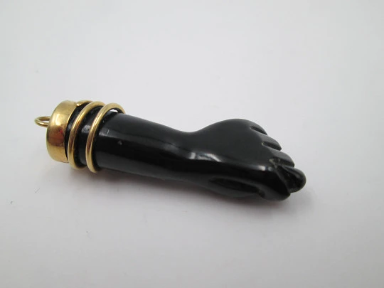 Figa / higa big unisex amulet pendant. 18 karat yellow gold and jet. Spiral. 1970's. Spain
