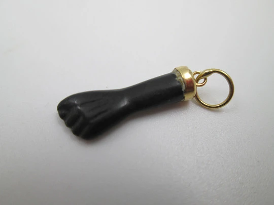 Figa / higa / black hand pendant. 18 karat yellow gold and jet. Amulet. Spain. 1980's
