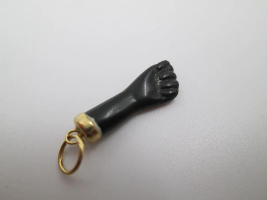 Figa / higa / black hand pendant. 18 karat yellow gold and jet. Amulet. Spain. 1980's
