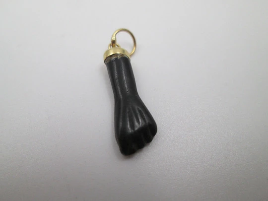 Figa / higa / black hand pendant. 18 karat yellow gold and jet. Amulet. Spain. 1980's