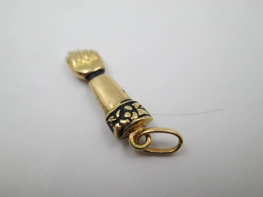 Figa / higa hand pendant. 18 karat gold. Geometric ornaments and black enamel. 1950's