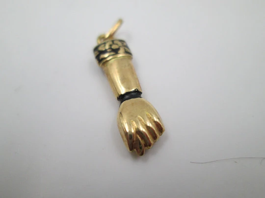 Figa / higa hand pendant. 18 karat gold. Geometric ornaments and black enamel. 1950's