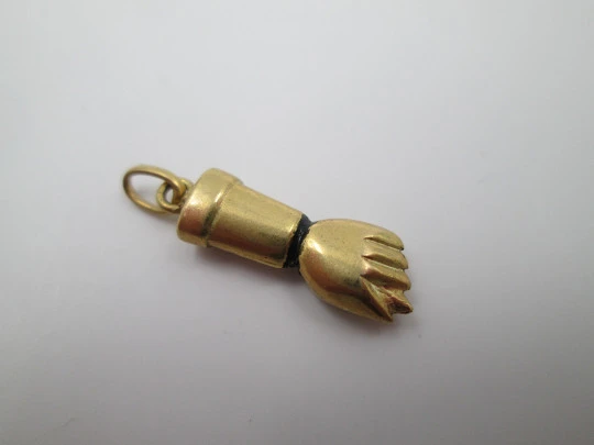 Figa / higa hand pendant. 18 karat yellow gold & black enamel. 1950's. Spain