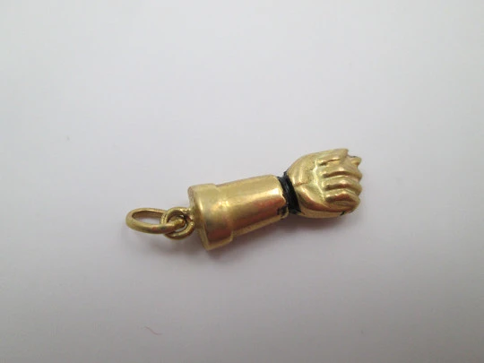 Figa / higa hand pendant. 18 karat yellow gold & black enamel. 1950's. Spain