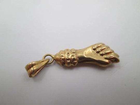 Figa / higa hand pendant. 18 karat yellow gold. Geometric ornaments. 1950's