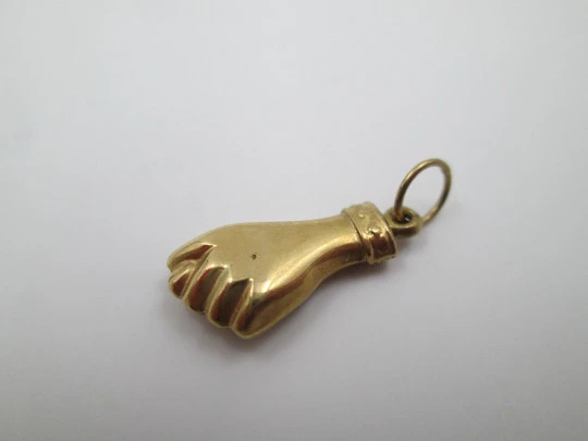 Figa / higa hand pendant. 18 karat yellow gold. Geometric ornaments. 1950's. Ring