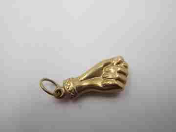 Figa / higa hand pendant. 18 karat yellow gold. Geometric ornaments. 1950's. Ring