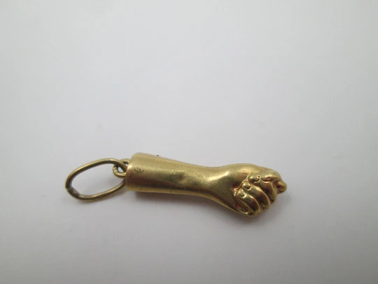 Figa / higa hand pendant. 18 karat yellow gold. Regional jewelry. 1950's. Spain