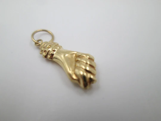 Figa / higa hand pendant. 18 karat yellow gold. Spanish. 1980's