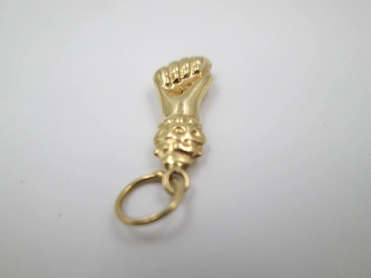 Figa / higa hand pendant. 18 karat yellow gold. Spanish. 1980's