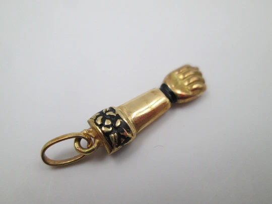 Figa / higa hand pendant. 18k gold. Geometric ornaments & black enamel