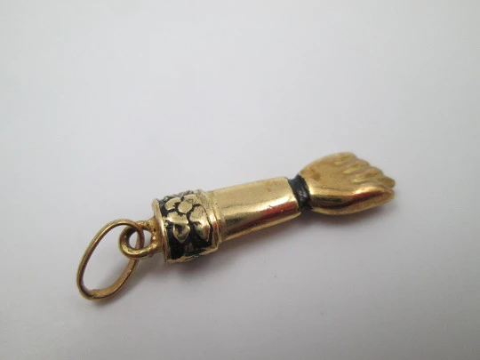 Figa / higa hand pendant. 18k gold. Geometric ornaments & black enamel