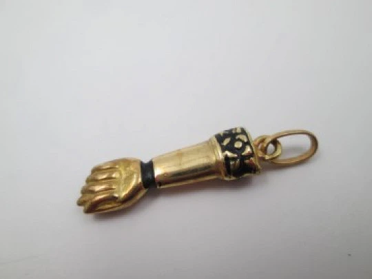 Figa / higa hand pendant. 18k gold. Geometric ornaments & black enamel