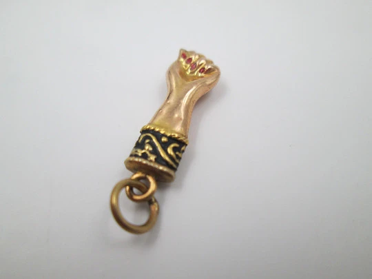 Figa / higa hand pendant. 18k yellow gold. Geometric motifs. Enamel nails. 1950's
