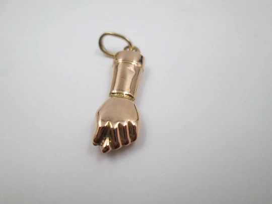 Figa / higa hand women's pendant. 18 karat yellow gold. Red enamel nails. 1950's