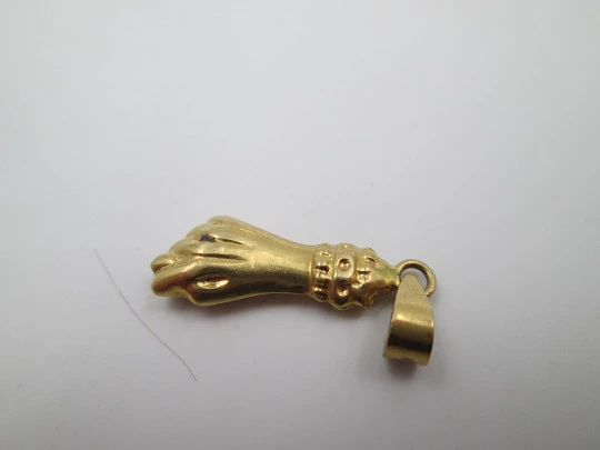 Figa / higa ladie's hand pendant. 18 karat yellow gold. Geometric ornaments. 1950's