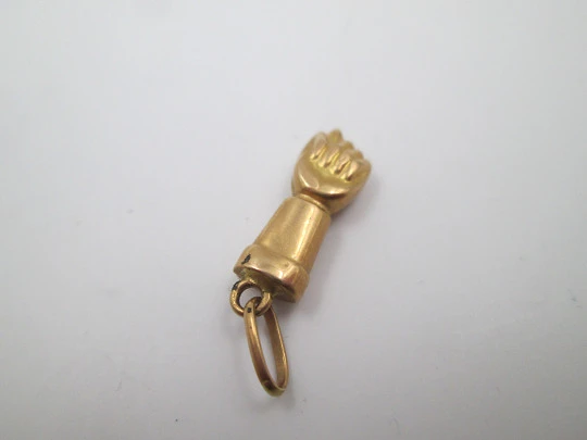 Figa / higa ladie's hand pendant. 18 karat yellow gold. Ring. 1950's. Spain