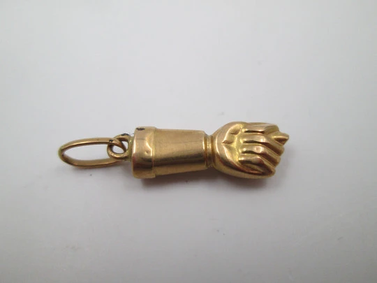 Figa / higa ladie's hand pendant. 18 karat yellow gold. Ring. 1950's. Spain