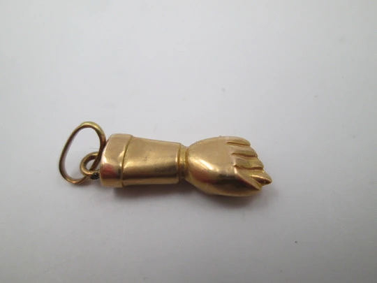 Figa / higa ladie's hand pendant. 18 karat yellow gold. Ring. 1950's. Spain