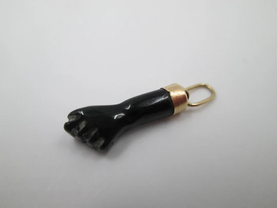 Figa / higa pendant. Black hand. 18 karat gold and jet. Amulet. Spain
